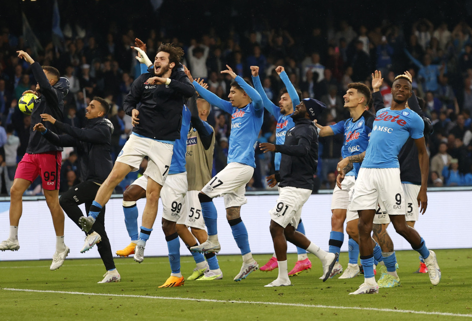 洛夫顿突破妙传 王哲林跟进暴扣