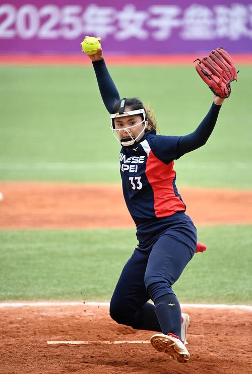 游泳赛事多项成绩达标